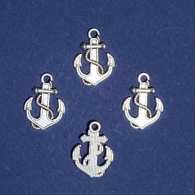Zawieszka «Kotwica» w kolorze srebrnym, 26×18 mm, opakowanie 20 g ±9 szt.