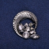 Wyprzedaż! Okrągła broszka z kryształkami, spleciona w piękną kompozycję, ciemny metal 45×50 mm