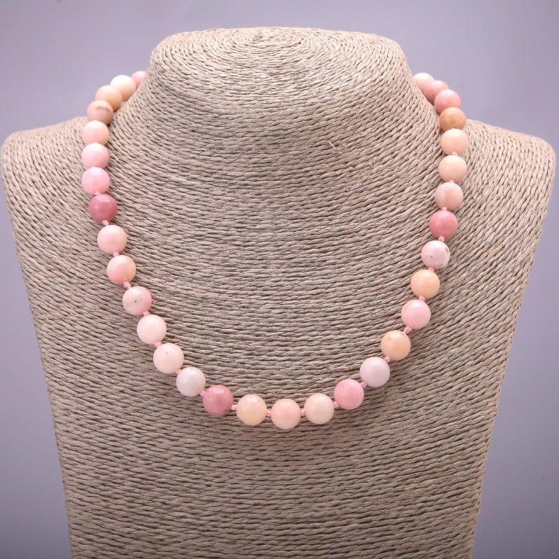 Naszyjnik z naturalnego kamienia – różowy opal, gładkie kule o średnicy około 10 mm, długość 45 cm
