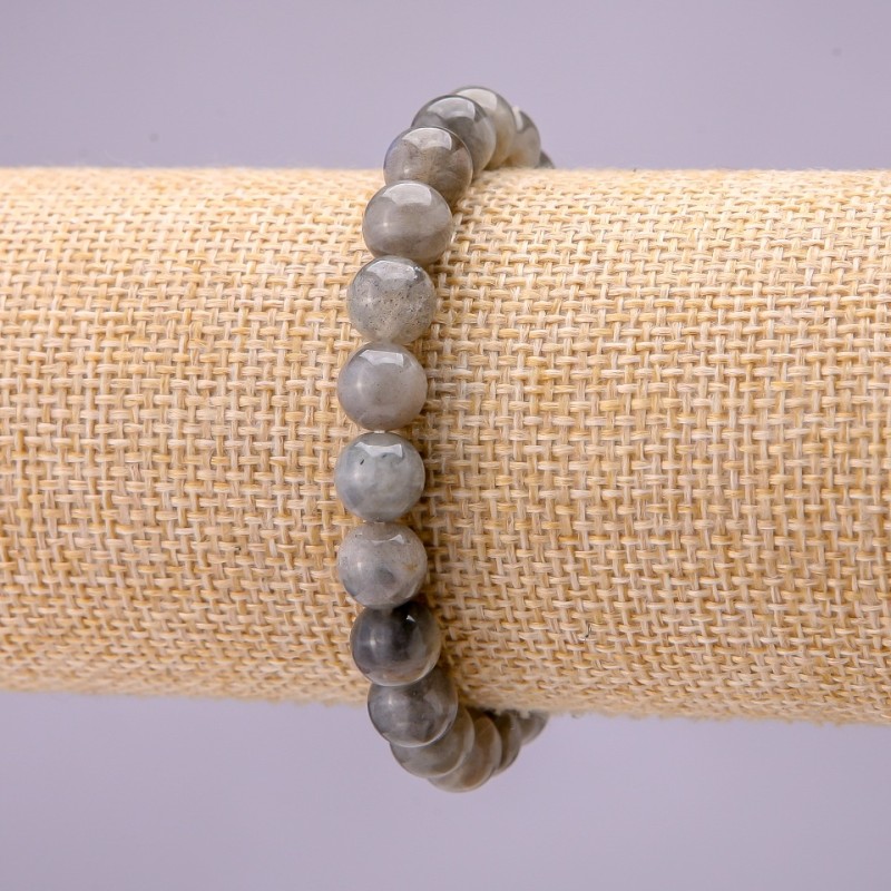 Bransoletka z naturalnego labradorytu — gładka kulka, średnica około 8 mm, na elastycznej gumce, długość 18 cm