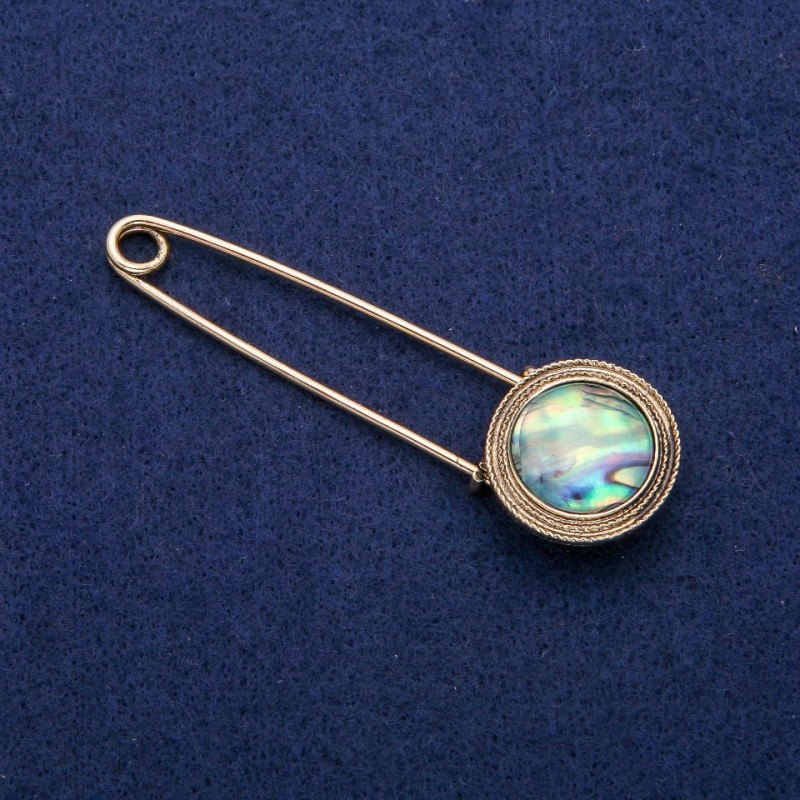 Broszka-spinka z kaboszonem haliotytu 23 × 75 mm, złoty metal