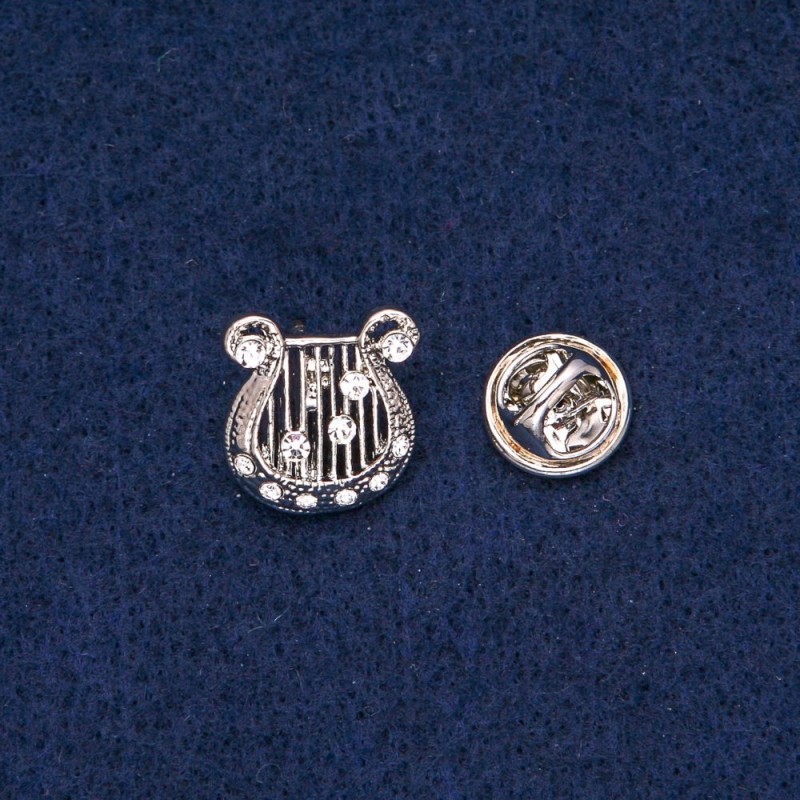 Broszka Lira z białymi kryształami, srebrzysty metal 17×15 mm +