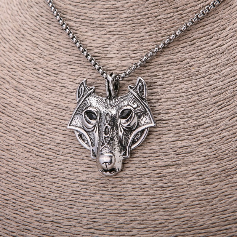 Wisiorek Głowa Wilka 42×47 mm na łańcuszku, długość 65 cm, kolor metalu: srebrny