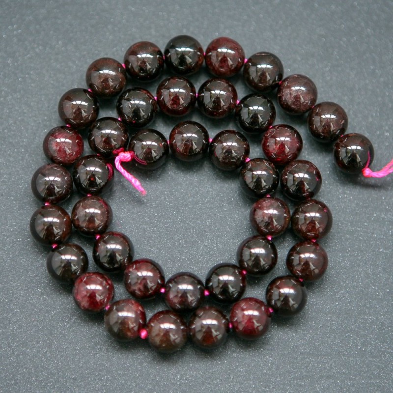 Koraliki z naturalnego granatu, gładkie kuleczki, średnica około 10 mm, długość 38 cm