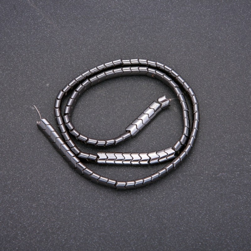 Koraliki z hematitu na nitce w wzór zygzak, średnica 6x4x3 mm, długość 40 cm