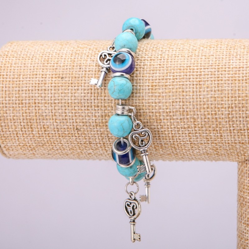 Bransoletka amulet z turkusem i niebieskimi oczkami na elastycznej gumce, średnica 10(+/-)mm, długość 18 cm z wstawkami i zawieszkami