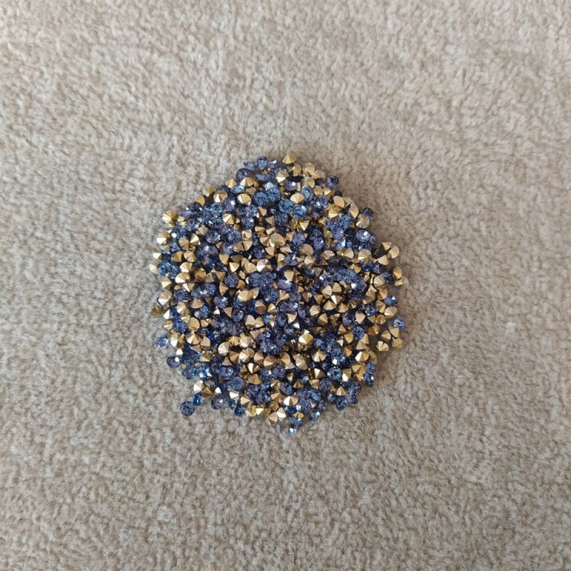 Kryształki strassowe, kolor niebieski, średnica 2,5 mm (+/-), opakowanie 4 g (+/-)