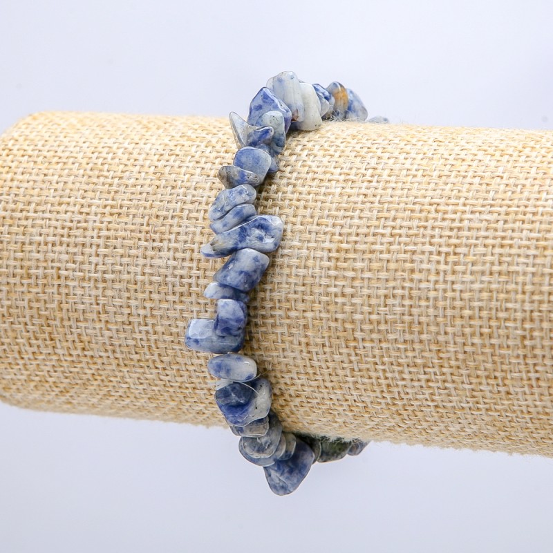 Bransoletka na gumce z naturalnego sodalitu, drobinki 8 mm, obwód 18 cm
