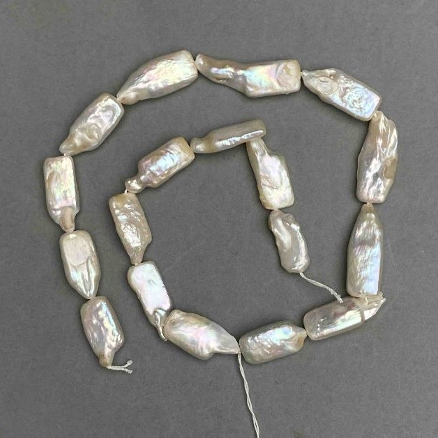 Nitka barokowych pereł, średnica 17×10 mm, długość 41 cm +/- z odcieniem benzynowym
