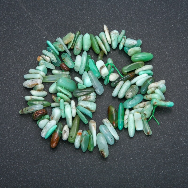 Nić z naturalnego chryzoprazu – drobinka „igła”, średnica 15×5 mm, długość 40 cm +