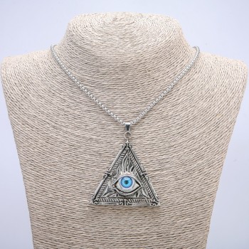 Wisiorek „Oko w trójkącie” 65 × 55 mm na łańcuszku, długość 70 cm, srebrzysty metal