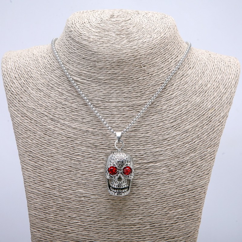 Wisiorek „Czaszka” 50×23 mm na łańcuszku, długość 70 cm, metal srebrzysty