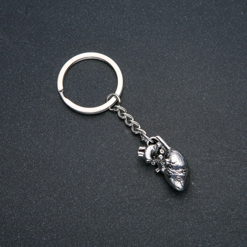 Brelok „Serce”, średnica 27×13 mm, długość 8 cm, srebrzysty metal