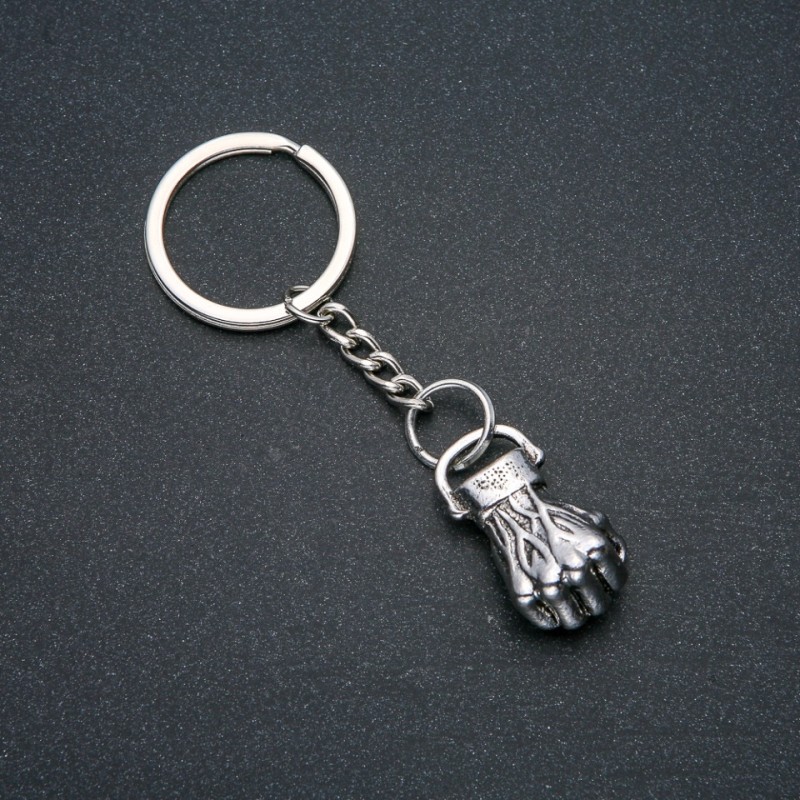 Brelok „Pięść”, średnica 32×18 mm, długość 9 cm, +/- srebrny metal