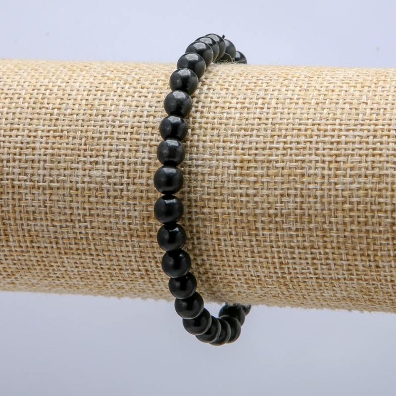 Bransoletka na gumce z naturalnego szungitu, gładka kuleczka, średnica 6 mm, długość 18 cm +