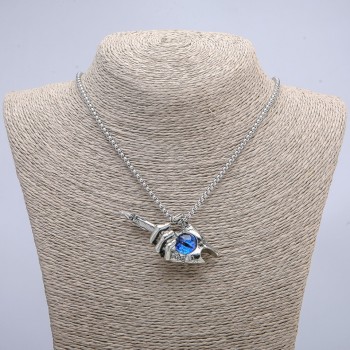 Wisiorek 'Ręka-świeczka Oko smoka' 60×30 mm na łańcuszku, długość 70 cm, srebrzysty metal