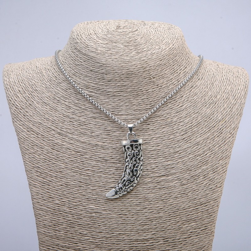 Wisiorek „Klik” 55 × 18 mm na łańcuszku, długość 70 cm, srebrzysty metal