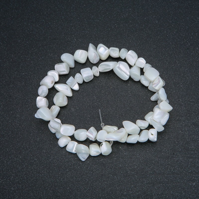 Koraliki na nitce z naturalnego perłowego połysku, 8×7 mm, długość około 39 cm +
