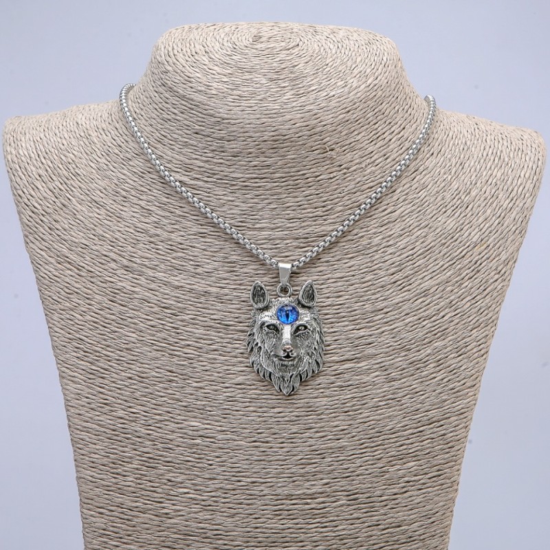 Wisiorek-amulet Wilk, niebieskie oko, 29×47 mm, na łańcuszku, długość 65 cm, kolor metalu: srebrny