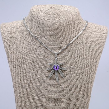 Wisiorek "Liść konopi z okiem smoka" 38×55 mm na łańcuszku, długość 65 cm, kolor srebrzystego metalu