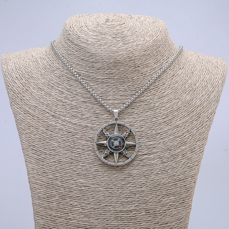 Wisiorek «Kompas» 50×38 mm na łańcuszku, długość 70 cm, srebrzysty metal