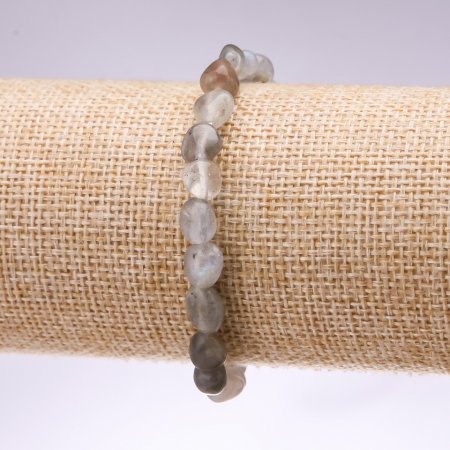 Bransoletka na gumce z naturalnego labradorytu, średnica 7×6 mm