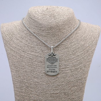 Wisiorek 57×27 mm na łańcuszku, długość 70 cm, srebrzysty metal