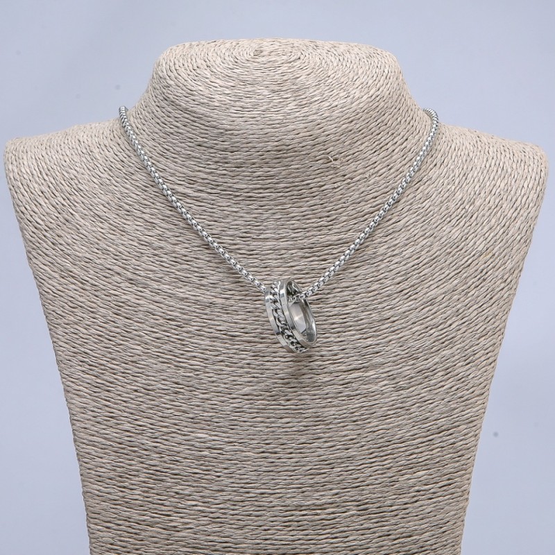 Wisiorek «Pierścień» 26×8 mm na łańcuszku, długość 70 cm + - srebrzysty metal