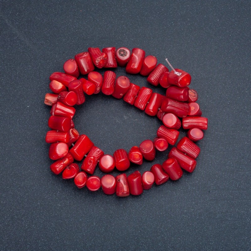 Koraliki na nitce z naturalnego koralu, fasetowane, wymiary 11×6 mm, długość 39 cm ± (Cena za 100 g)
