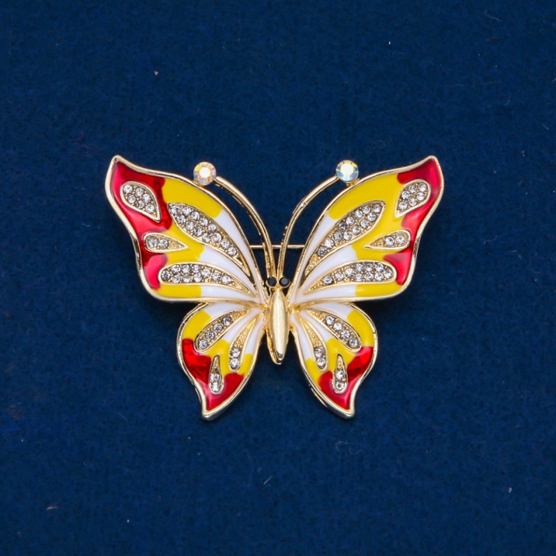 Broszka Motyl z emalią, białymi strassami, metalem w kolorze złota 54x43 mm +