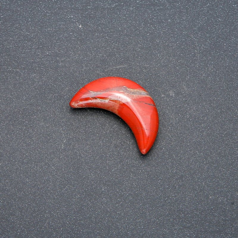 Półksiężyc z czerwonego jaspisu 12×30×8 mm (+-) bez otworu