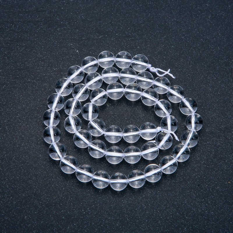 Koraliki z kamienia – kryształ górski na nitce, gładka kulka, średnica 8,5 mm, długość 38 cm