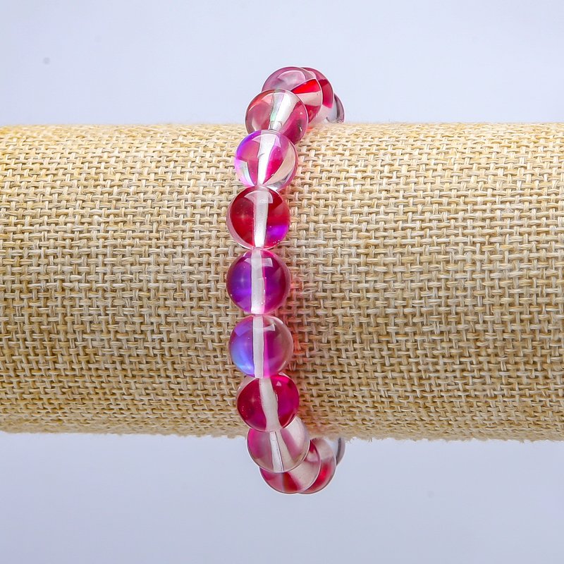 Bransoleta z opalowego szkła „Malinowy kameleon” na elastycznej gumce, gładkie kuleczki o średnicy 10 mm, długość 18 cm