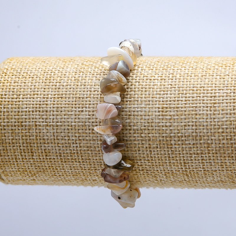 Bransoletka z agatu Botswany na elastycznej gumce, drobne bryłki, średnica 10 mm, długość 18 cm