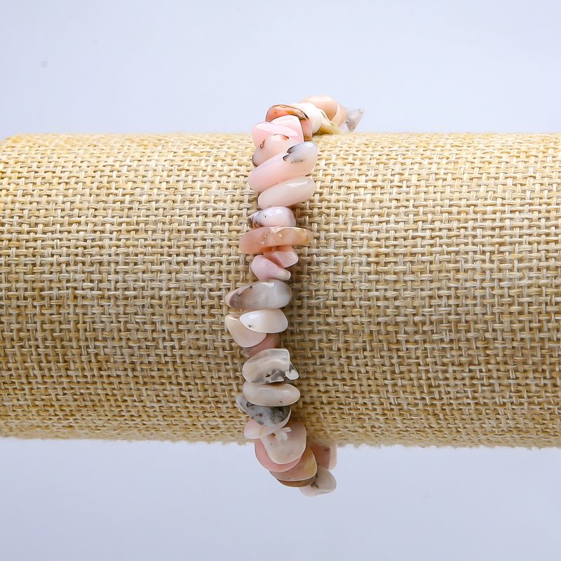 Bransoletka z różowego opalu na gumce, drobinki, średnica 10 mm, długość 18 cm