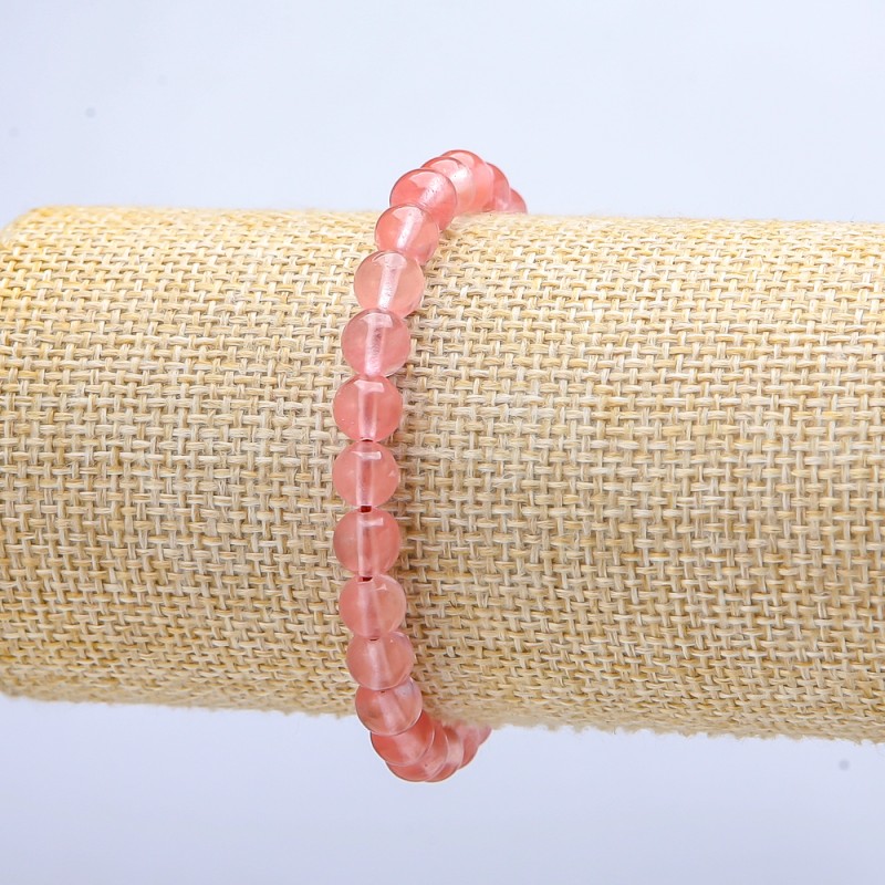 Bransoletka na gumce z chalcedonu sztucznego, gładkie kulki, średnica 6 mm (±), długość 18 cm.