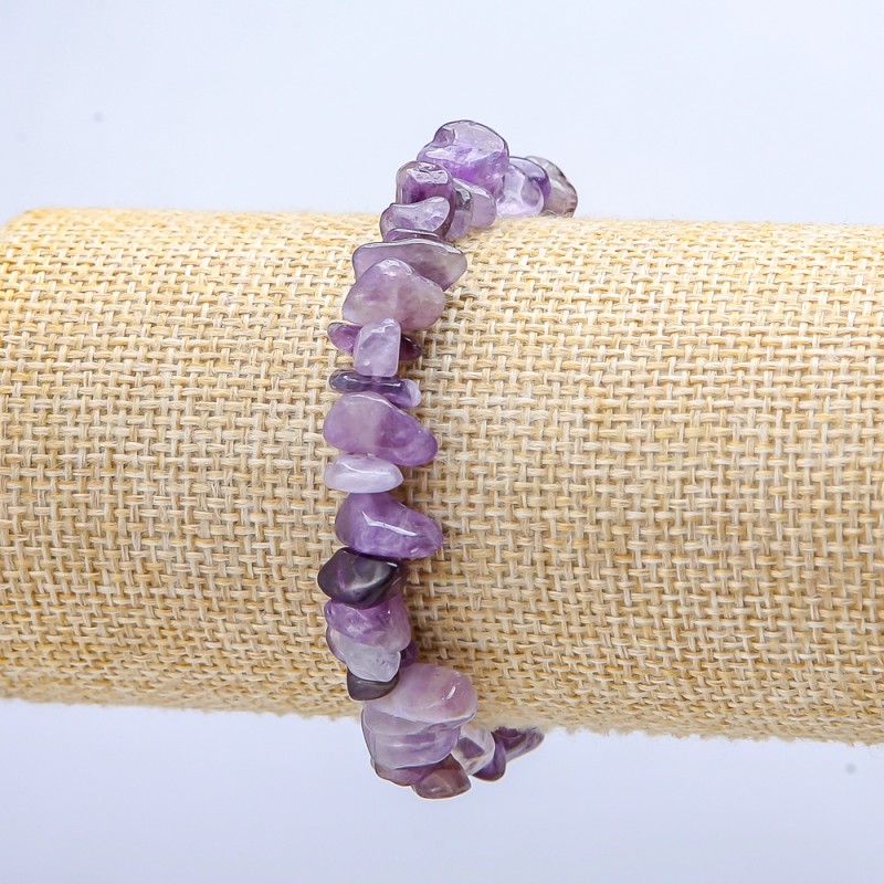 Bransoletka na gumce z naturalnego kamienia – ametyst drobinki, średnica 5–8 mm, długość 18 cm