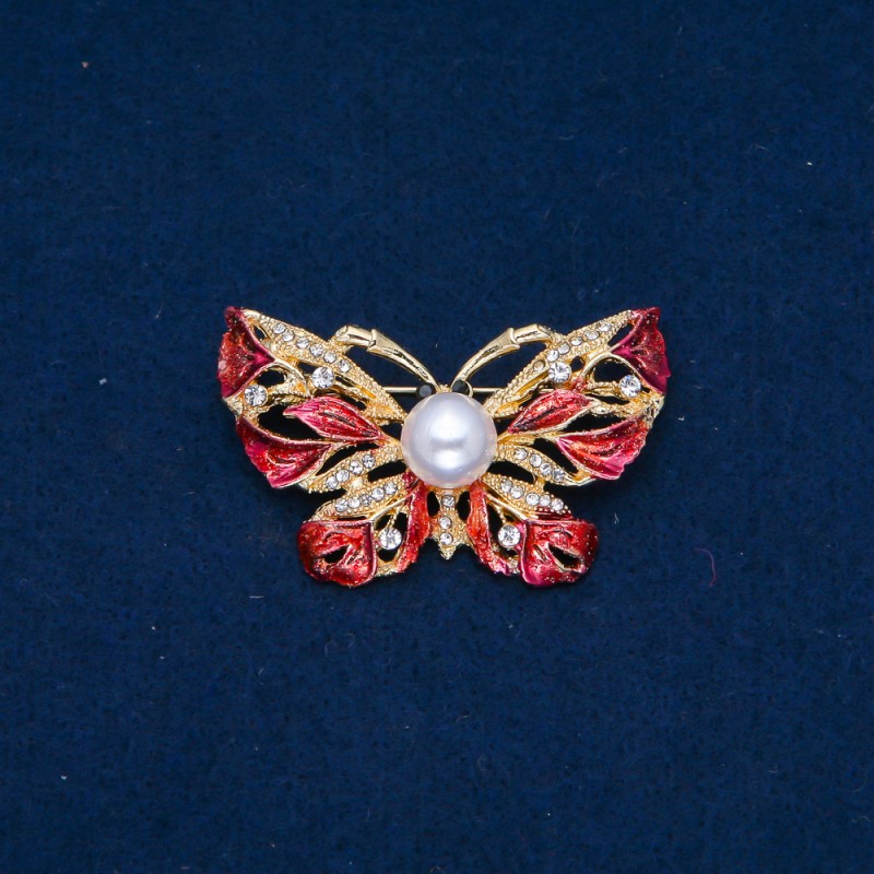 Broszka Motyl, metal złocisty, czerwona emalia, białe kryształy i koralik 46×30 mm +