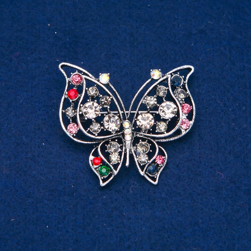 Broszka Motyl, metal srebrzysty, różowe, szare i benzynowe kryształy, 46×52 mm +