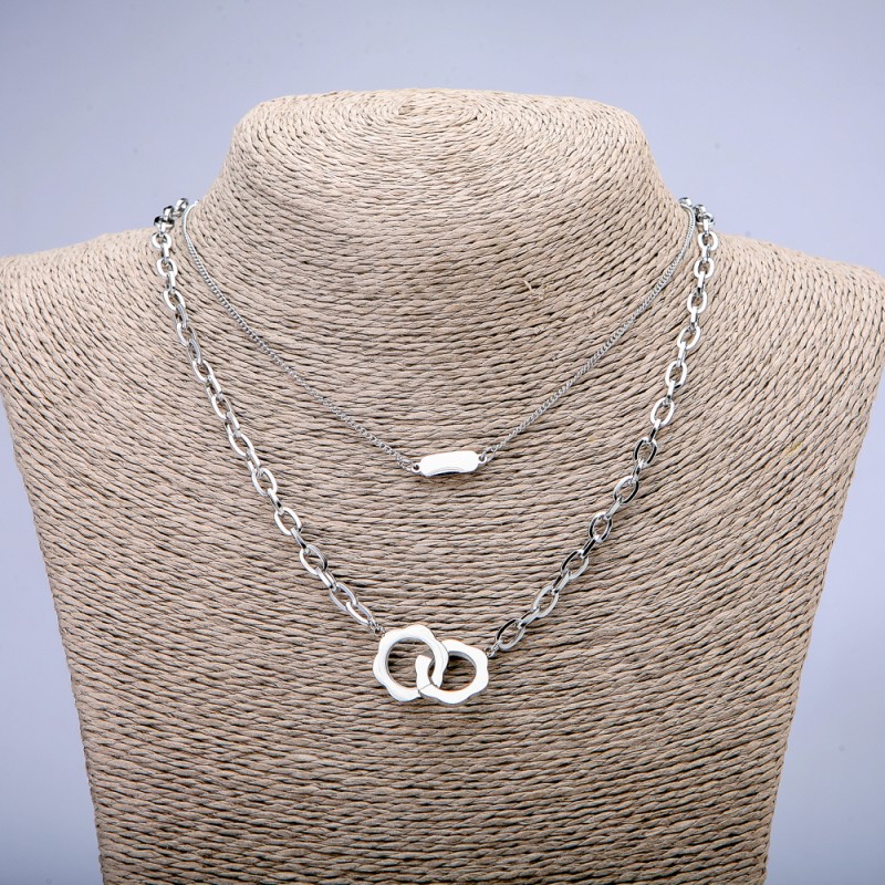 Łańcuszek Xuping z zawieszką rhodiowaną, o grubości 4,5 mm i 1,5 mm, długość 48 cm.