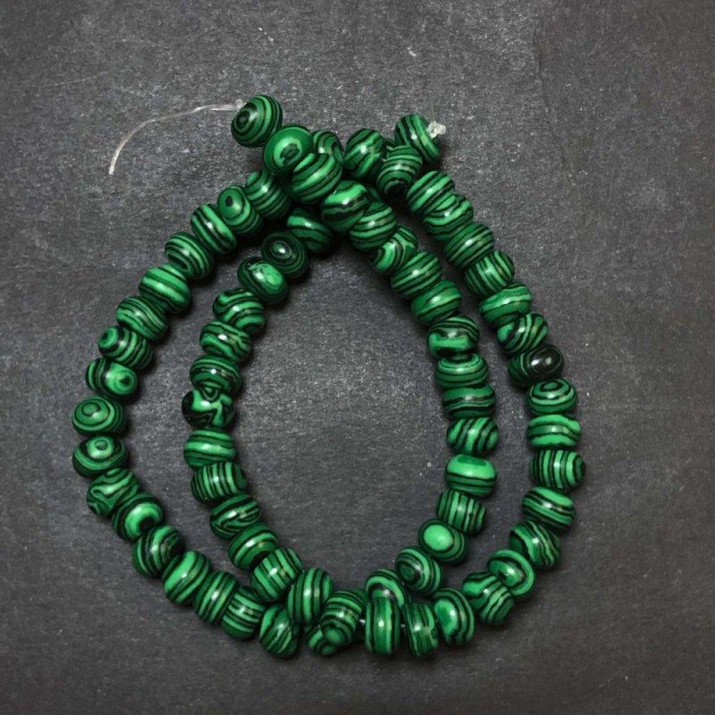 Koraliki na nitce z malachitu (prasowane). Gładkie rondelki, średnica 8×5 mm + -, długość 40 cm +