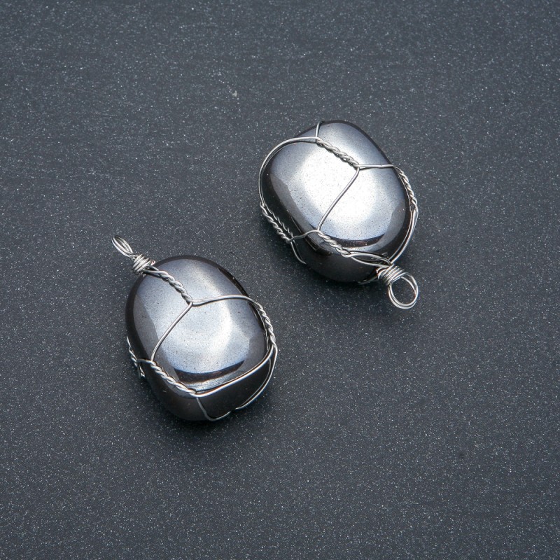 Wisiorek w srebrzystym opleceniu z hematytu, średnica 30×22 mm+