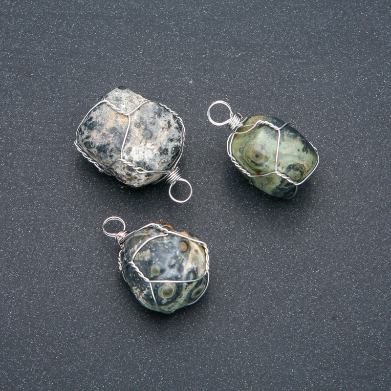 Wisiorek w srebrzystym opleceniu z naturalnego jaspisu oceanicznego, średnica 32×22 mm+