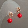 Kolczyki sztyfty Xuping z pozłoceniem 18K z czerwonym koralikiem i białymi kryształami, średnica 19×8 mm