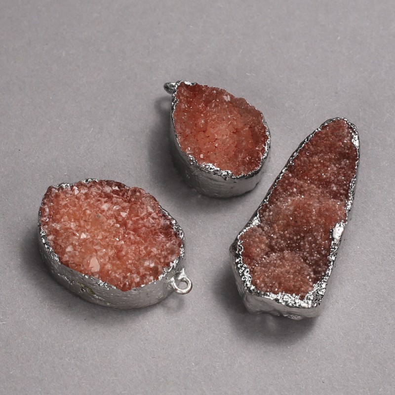 Wisiorek w srebrnej oprawie z druzą geody pomarańczową, średnica 33×20 mm ± różne rozmiary