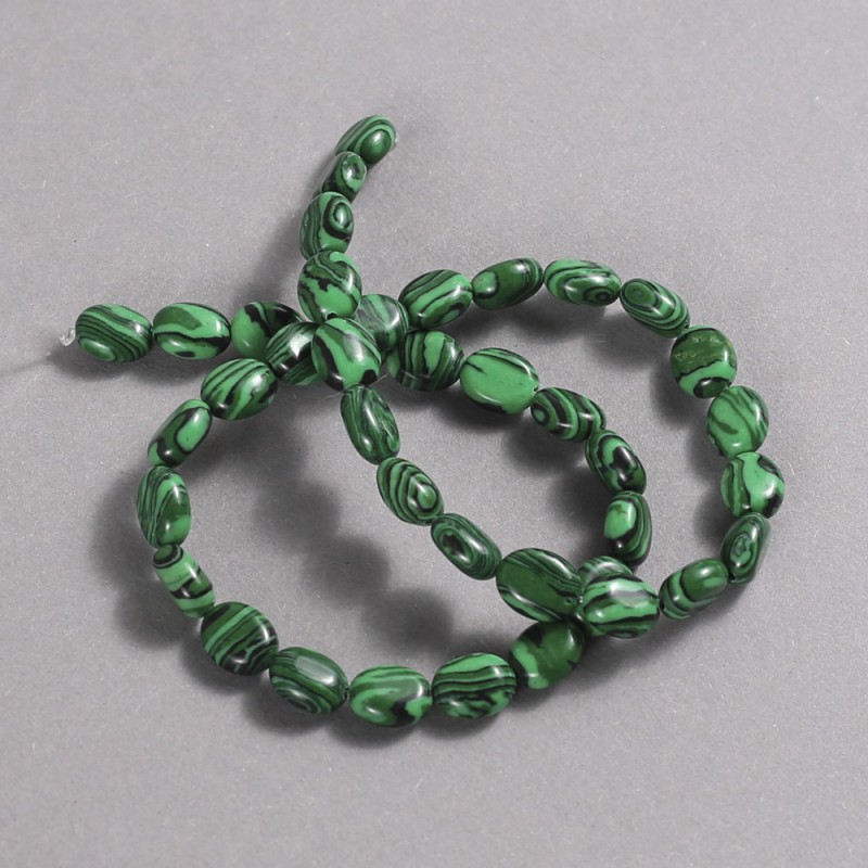 Koraliki malachitu na nici (prasowane). Gładki owal, średnica 10×8 mm + -, długość 39 cm +