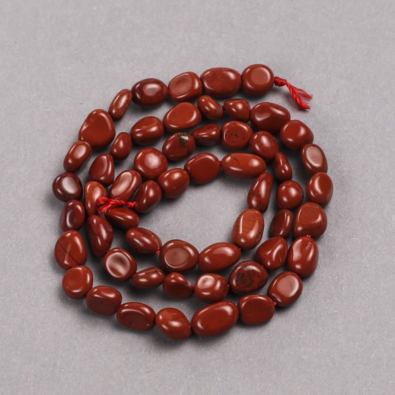Koraliki z naturalnego kamienia – jaspis czerwony, fasetowane, średnica 8×6 mm, długość nici ok. 39 cm