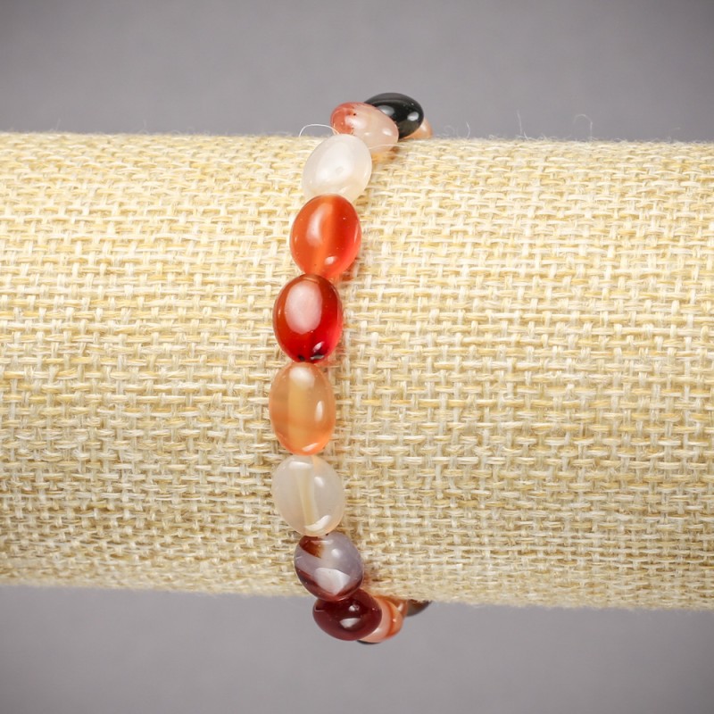 Bransoletka na gumce z naturalnym karneolem, gładki owal, średnica 10×8 mm, długość 18 cm +/-