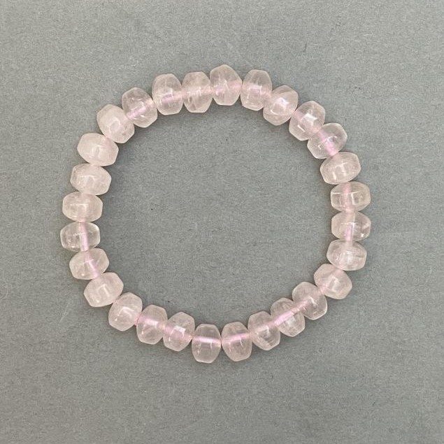 Bransoletka na gumce z naturalnego kamienia – różowy kwarc, gładkie rondelki, średnica 9×7 mm +