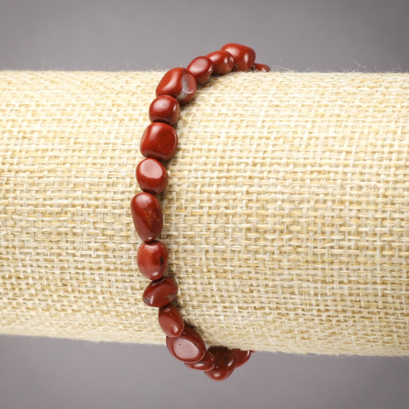 Bransoletka z czerwonego jaspisu, kuleczki o średnicy 8×6 mm na elastycznej gumce